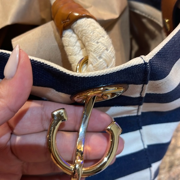 MICHAEL KORS NAVY AND WHITE STRIPED NAUTICAL CANVAS TOTE WITH THICK ROPES - Picture 4 of 6